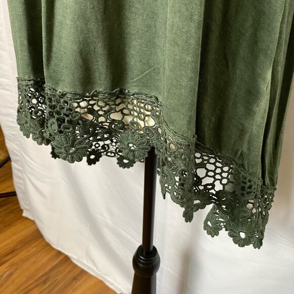 Cupio Dusty Sage Embroidered Back Slit Tank Top Shirt Size Large Womens - Picture 3 of 11